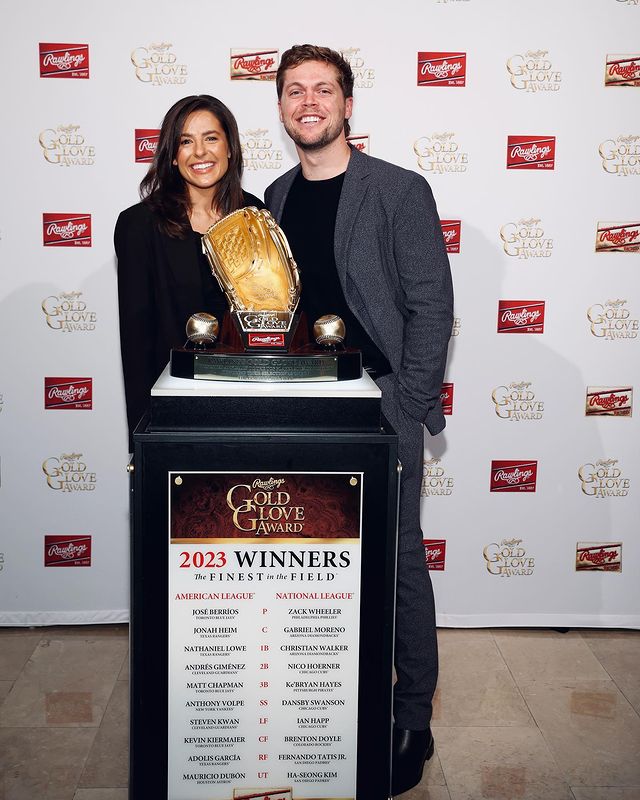 Nico Hoerner and his wife in Gold Glove award